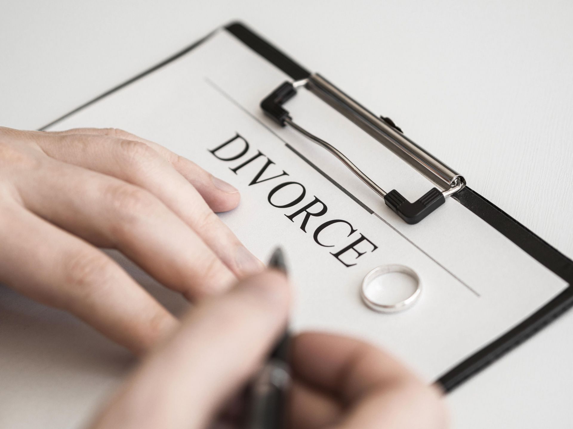 為您打開新生活的大門：離婚協助專業服務
